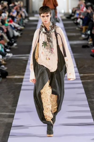 Look 11